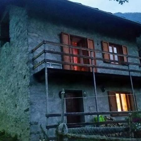Casa Indipendente Val D'Ayas - Challand Saint Anselme Exteriér fotografie