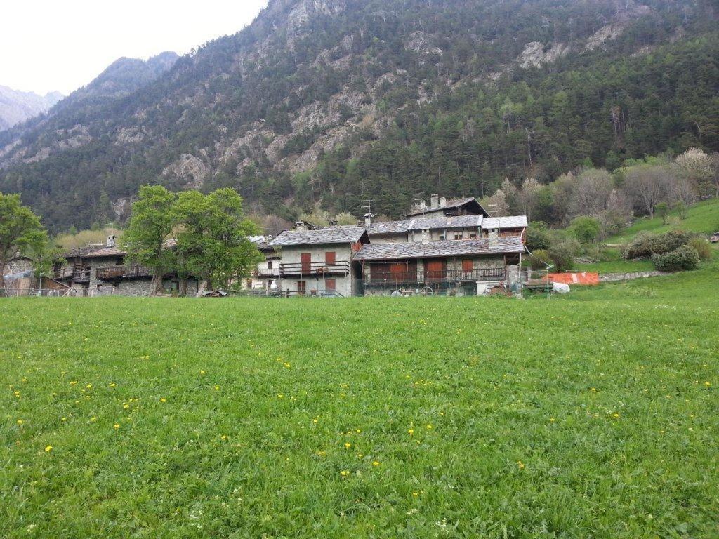 Casa Indipendente Val D'Ayas - Challand Saint Anselme Exteriér fotografie